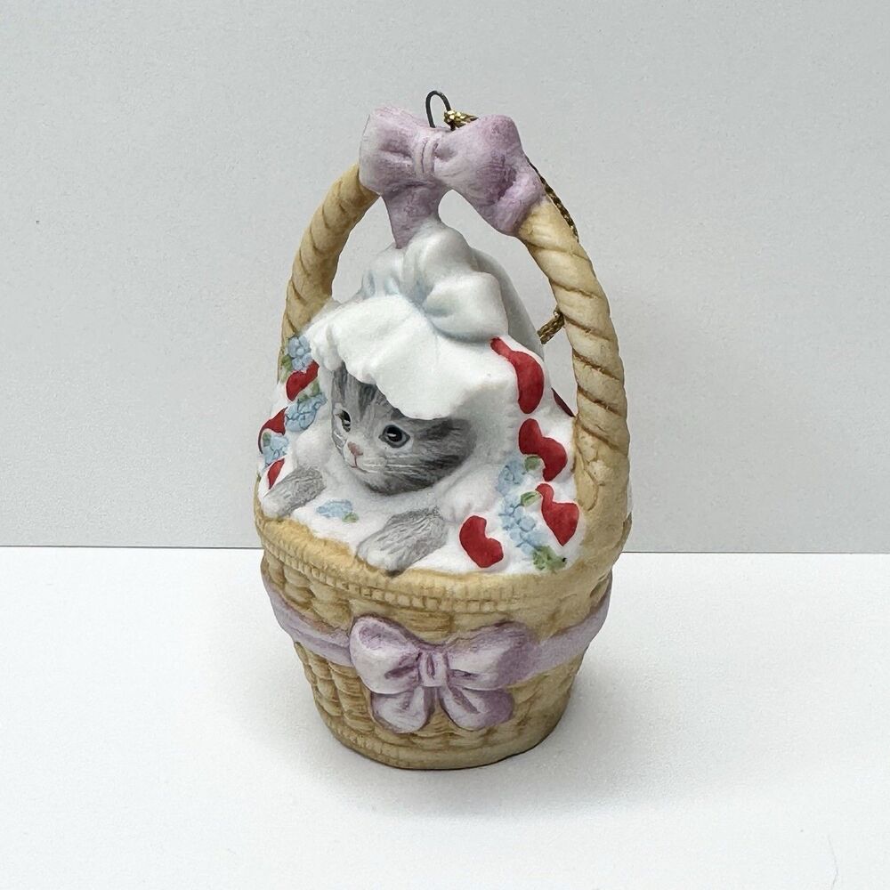 1985 Schmid Kitty Cucumber Christmas Ornament Kitten in Basket Hearts Figurine - Picture 4 of 7